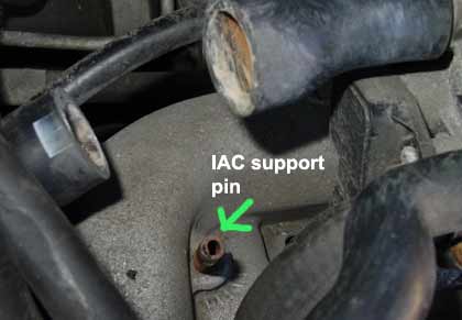 Saab 900s | The IAC valve is held on the engine with a pin that goes in a hole in the rubber part of the IAC. So you have to lift vertically the valve after you have disconnected the two hoses.