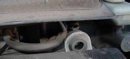 Saab 900s | Before putting back the plenum, it is a good idea to look at the o-ring at the trottlebody connection. Also put some kind of grease (vaseline or silicone grease). To put back the plenum, just align the two anchor point and gently push forward and down until the plenum is well seated on the trottle body. It may take a few time to succeed but it is easy.